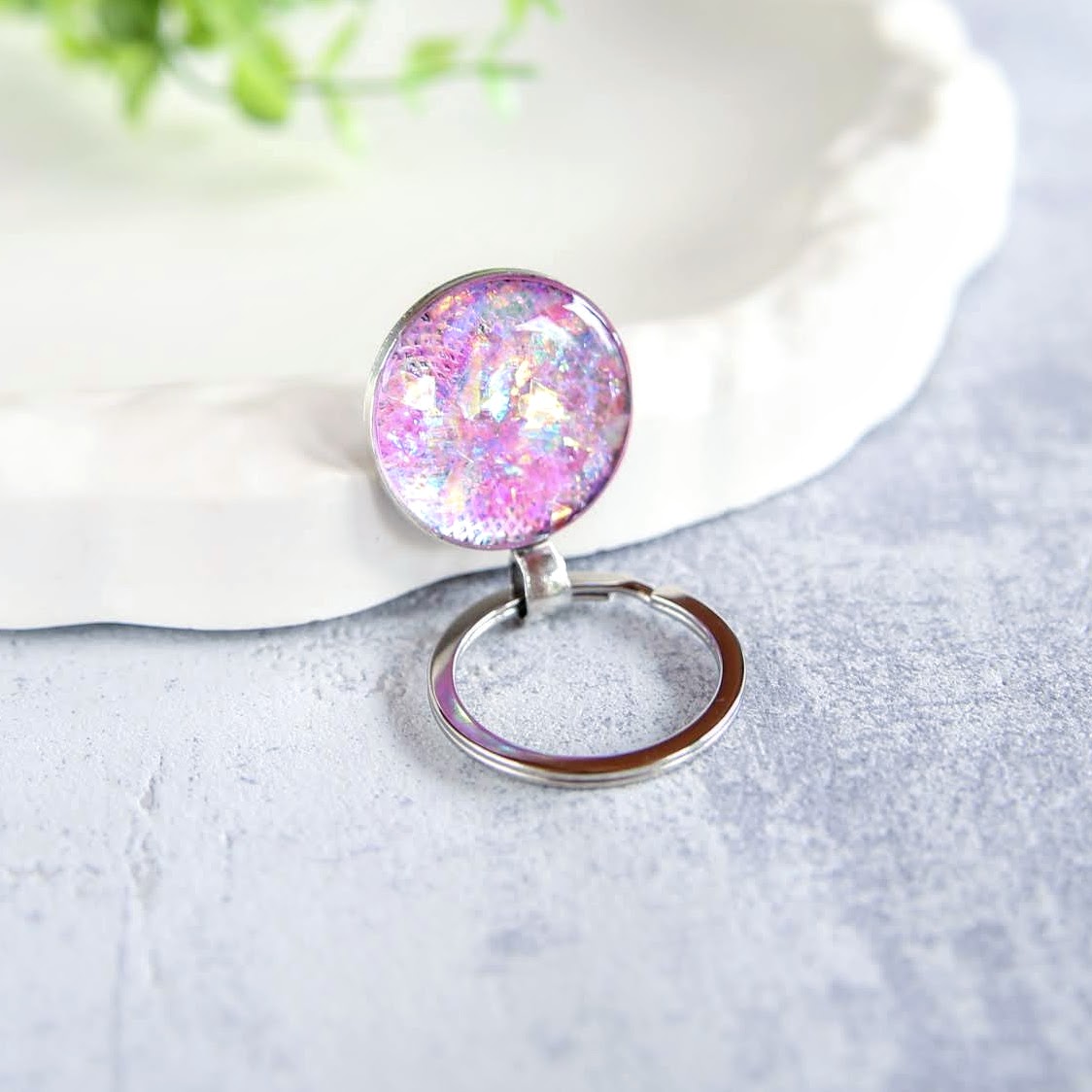 brokatowy breloczek z żywicy