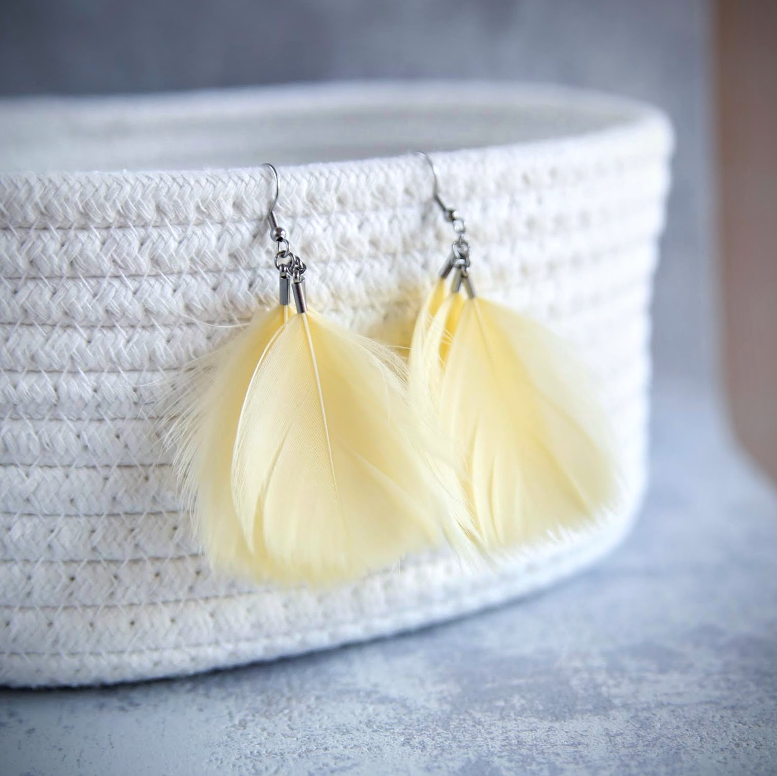 lekkie kolczyki piórka