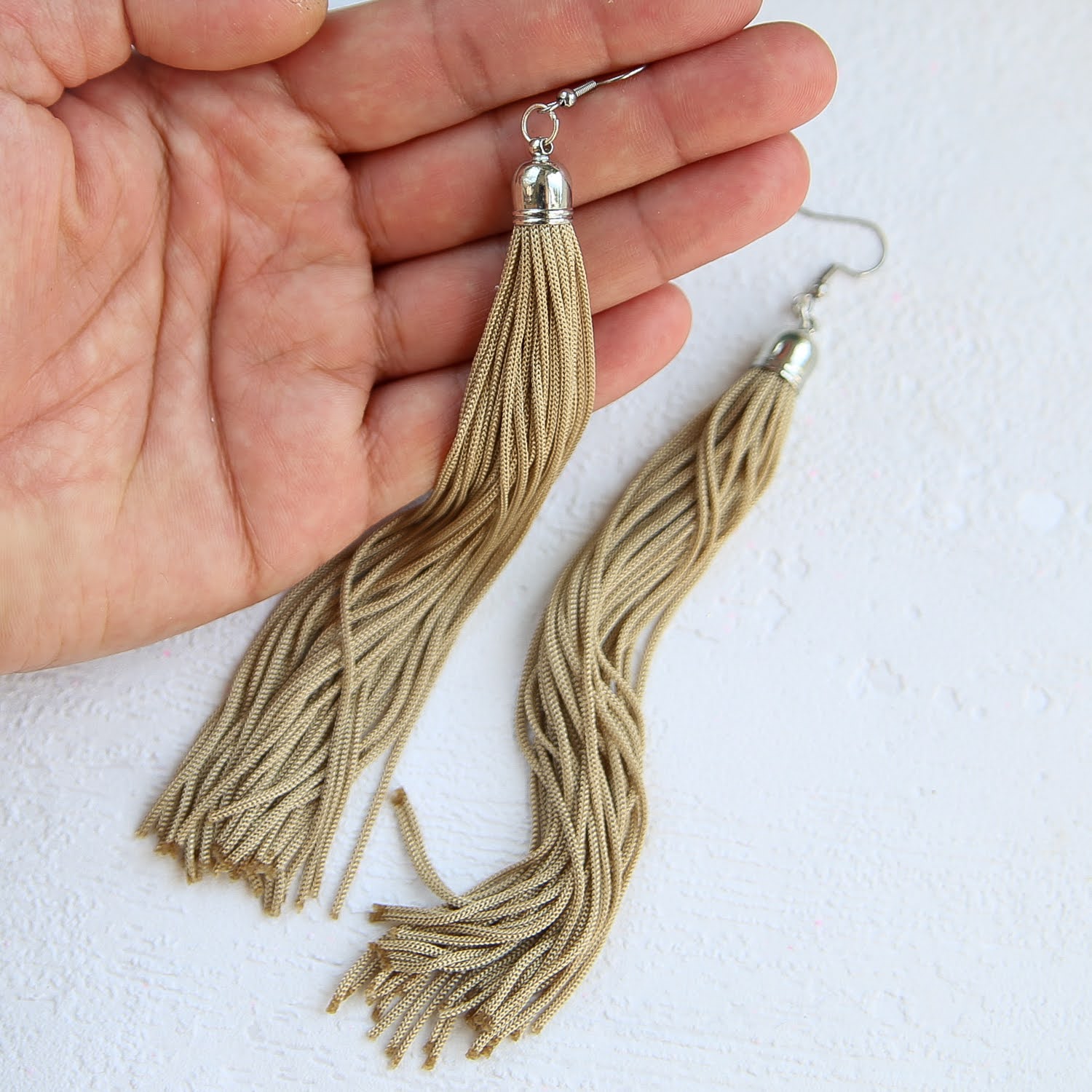 długie kolczyki chwosty