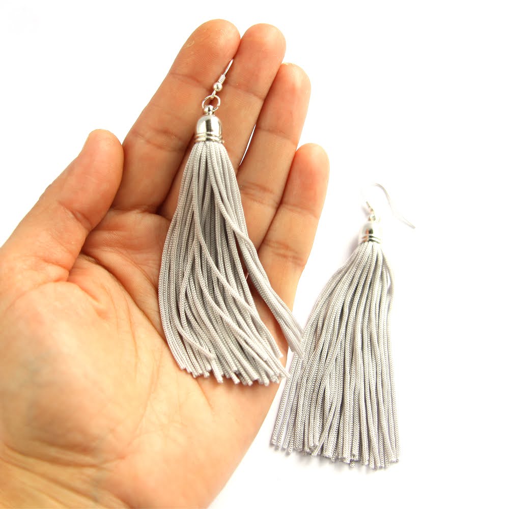 szare kolczyki chwosty