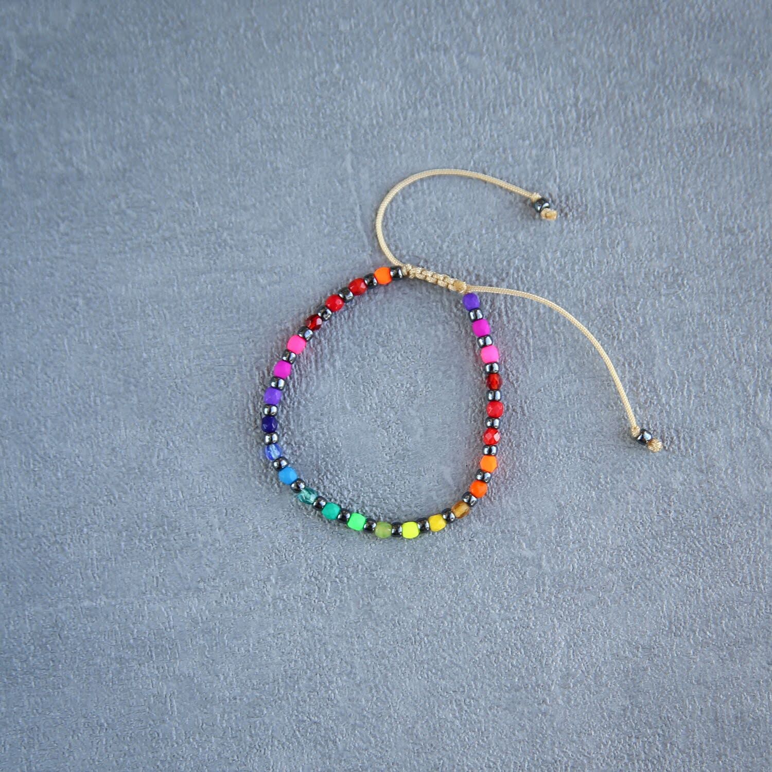 regulowana bransoletka z koralików