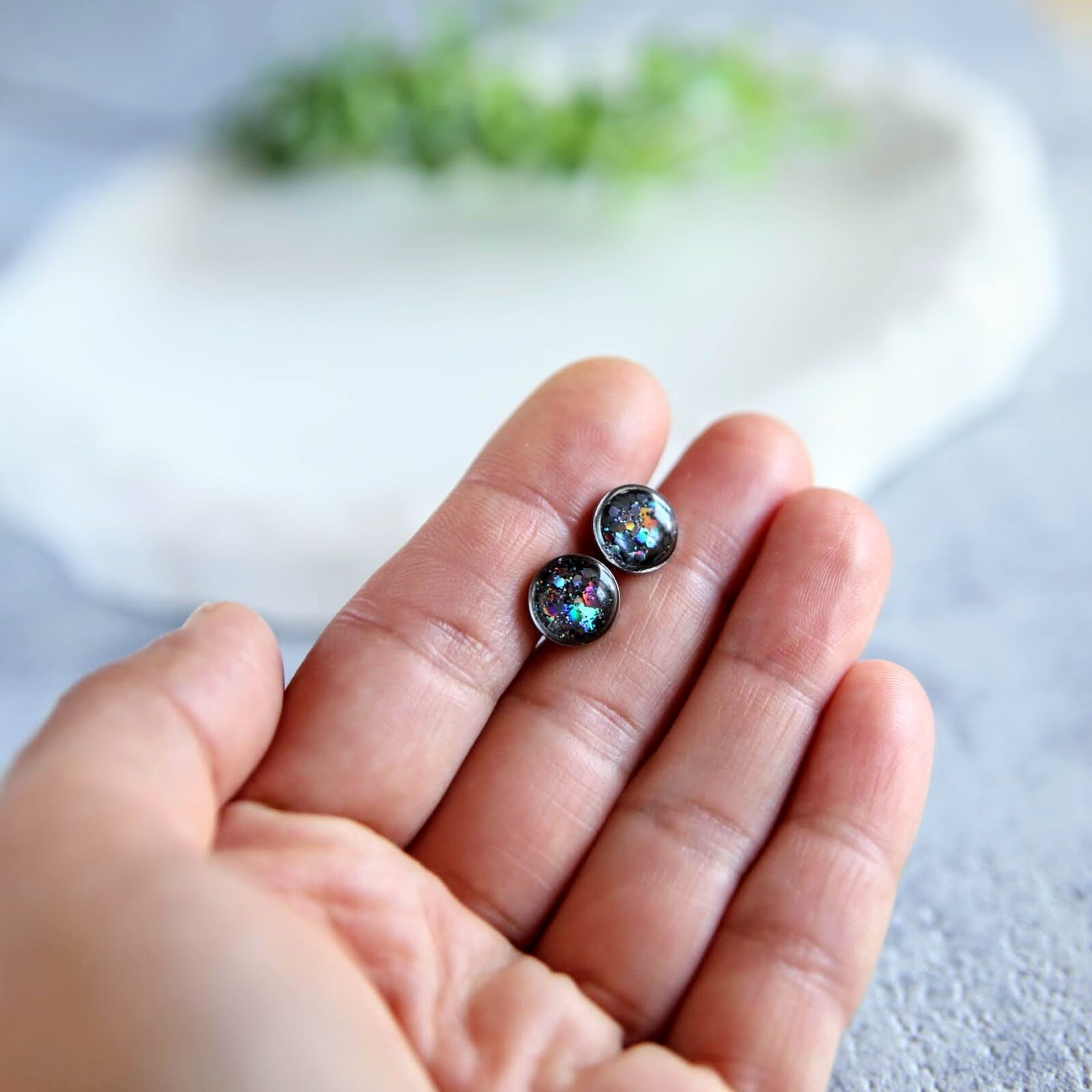 kolczyki sztyfty z żywicy