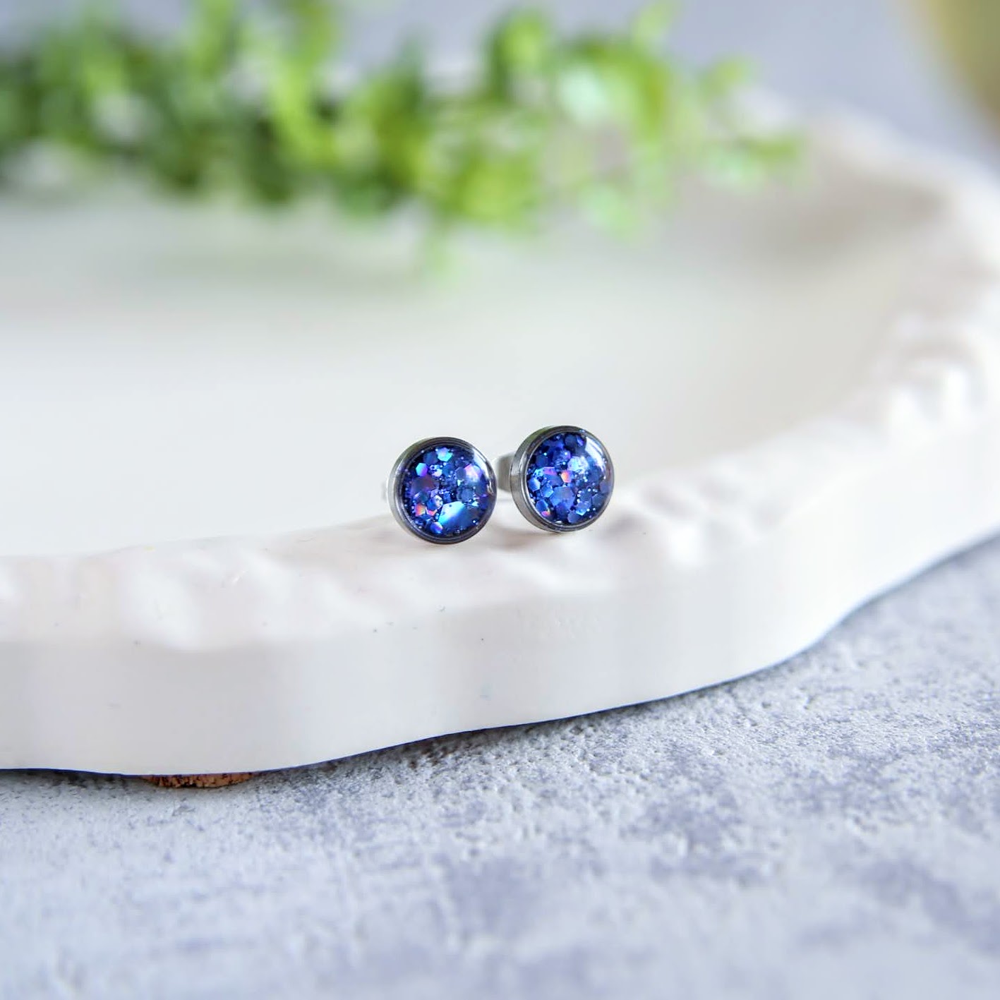 kolczyki sztyfty z żywicy