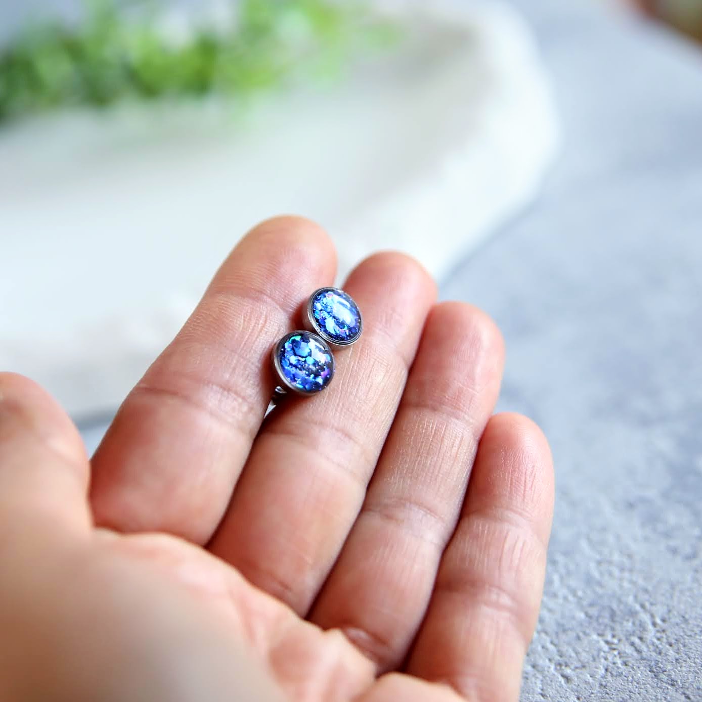 kolczyki sztyfty z żywicy