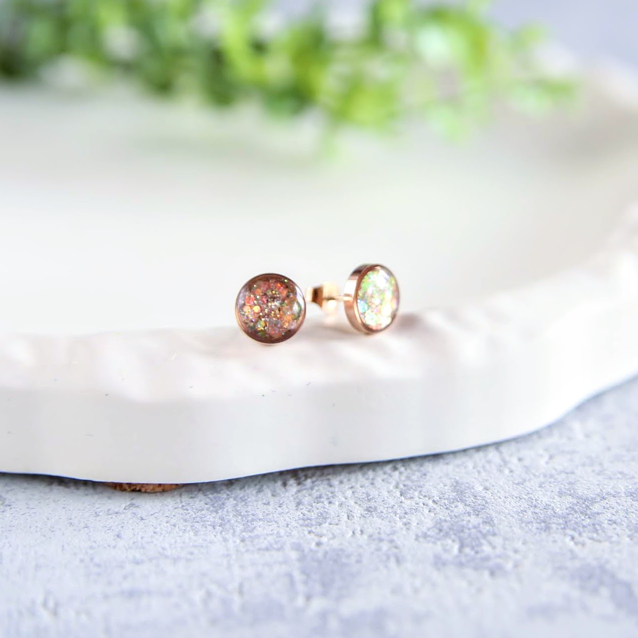 kolczyki sztyfty z żywicy