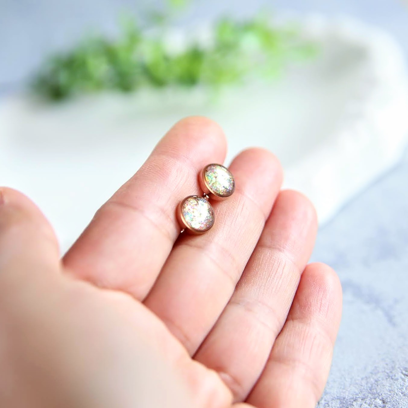 kolczyki sztyfty z żywicy