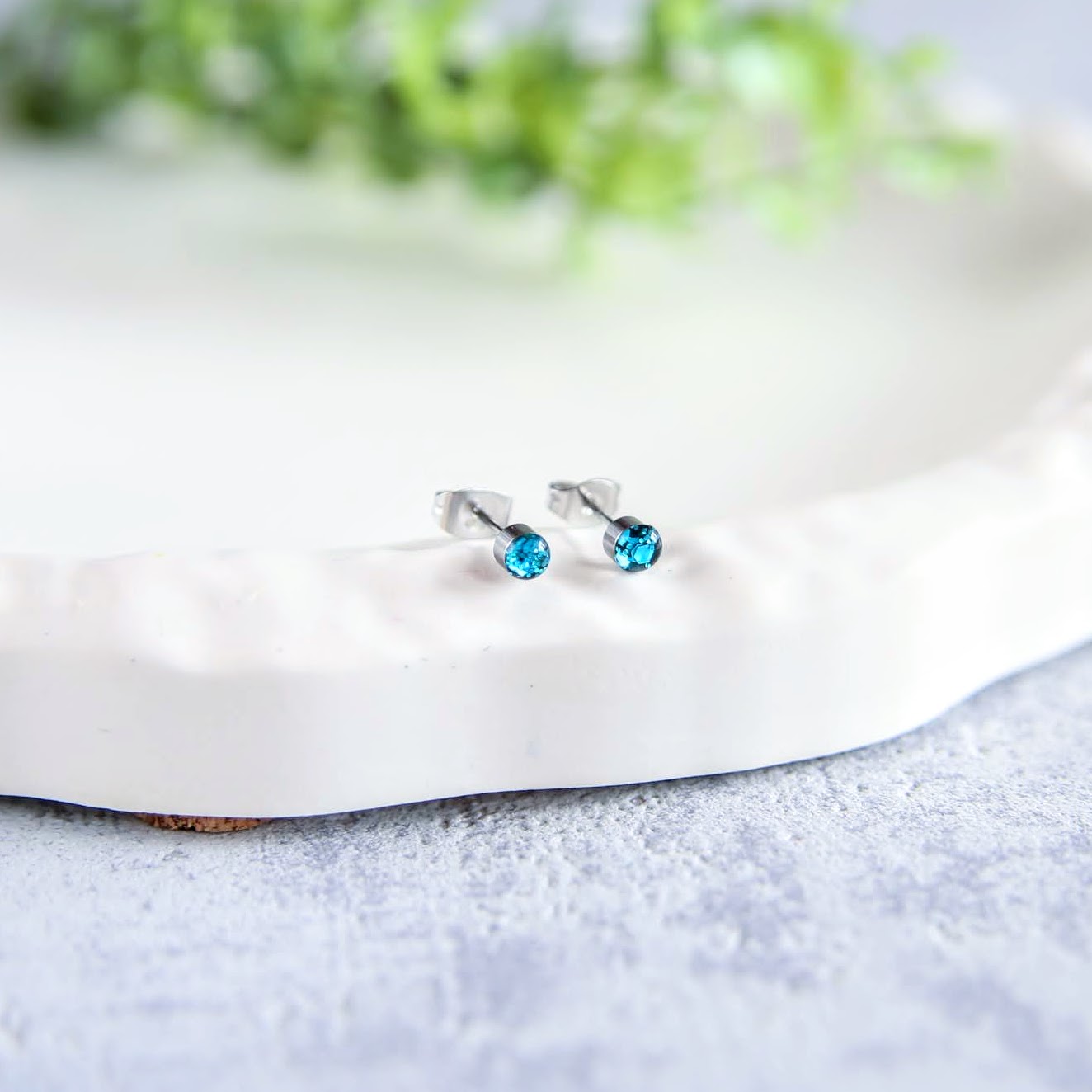 kolczyki sztyfty z żywicy