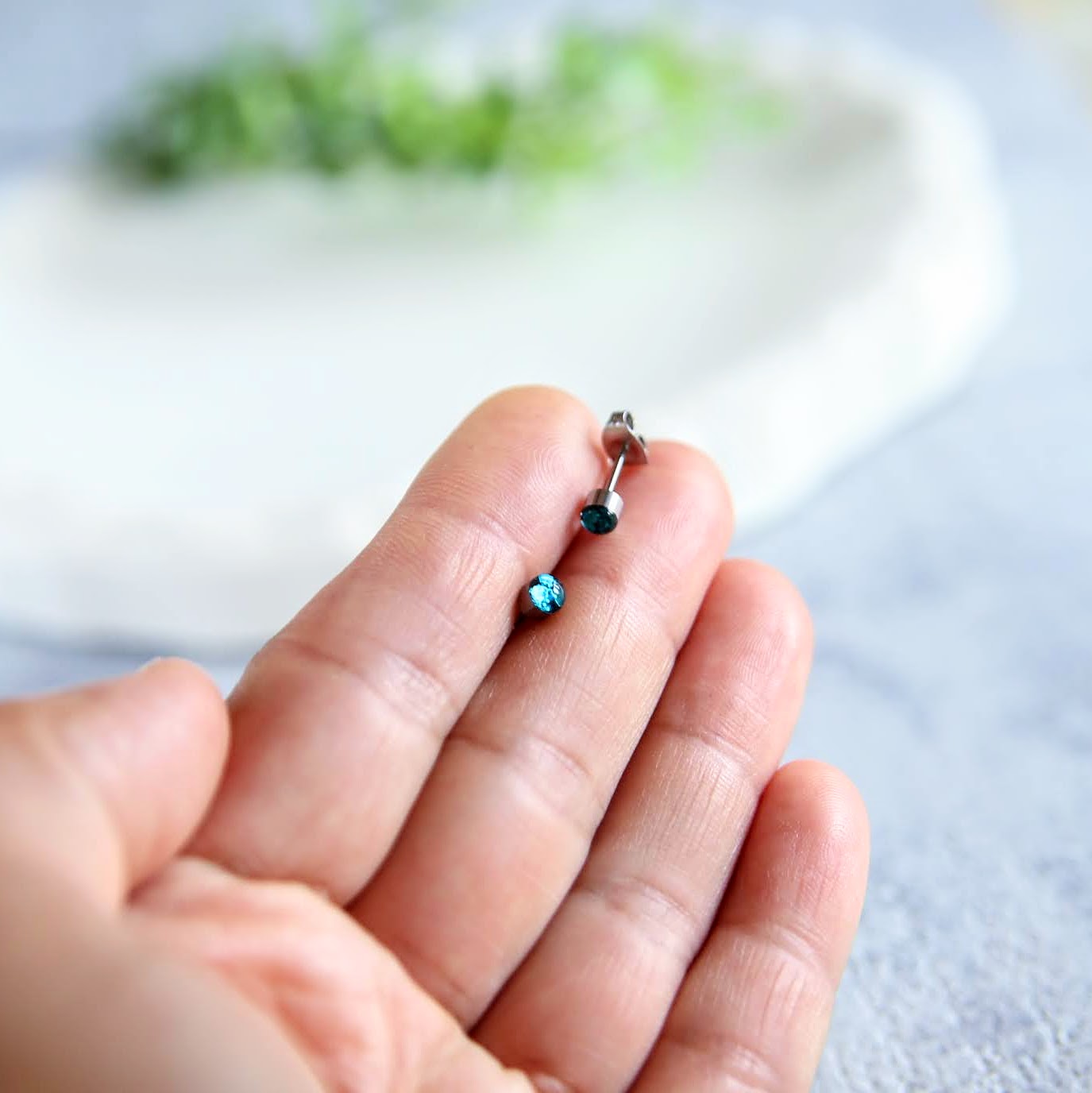 kolczyki sztyfty z żywicy