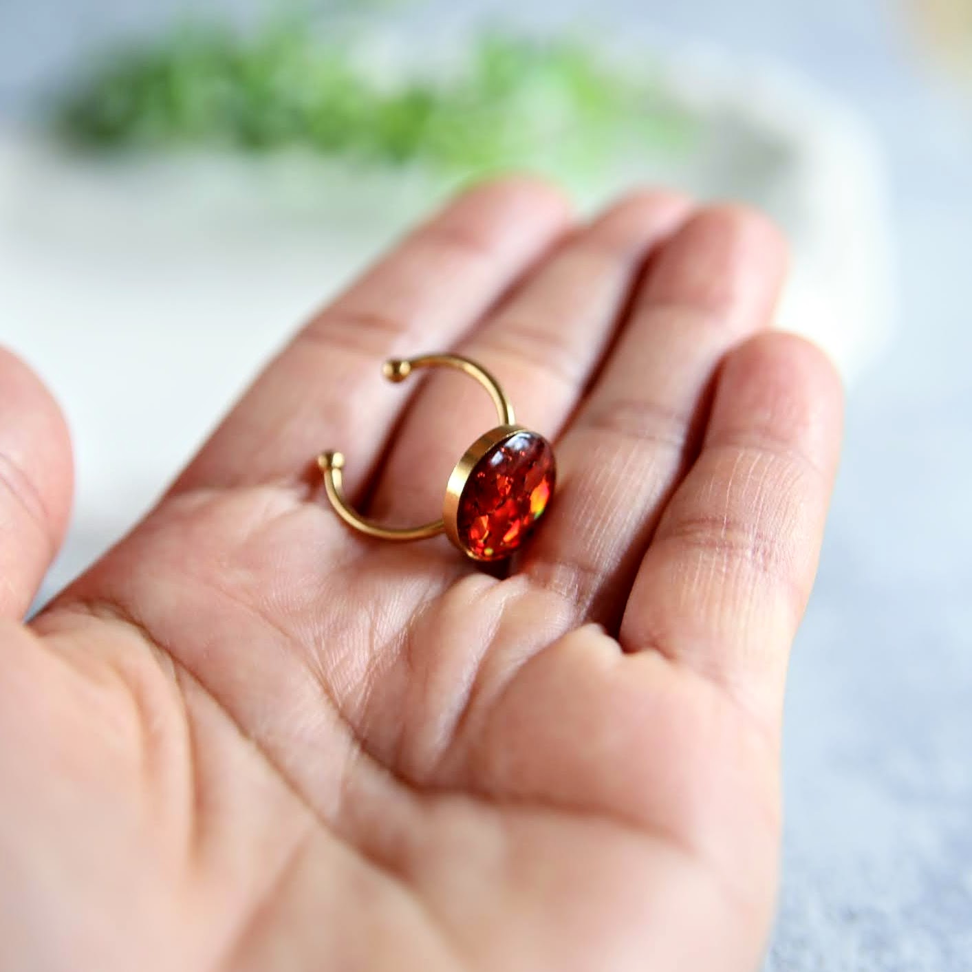 brokatowy pierścionek z żywicy