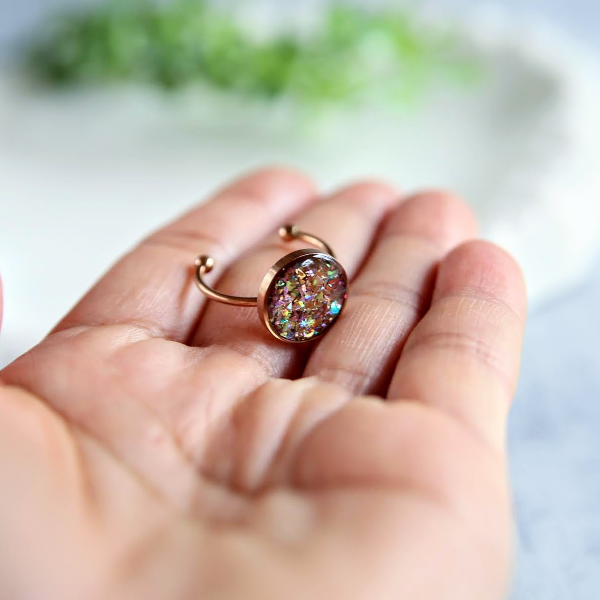 brokatowy pierścionek z żywicy