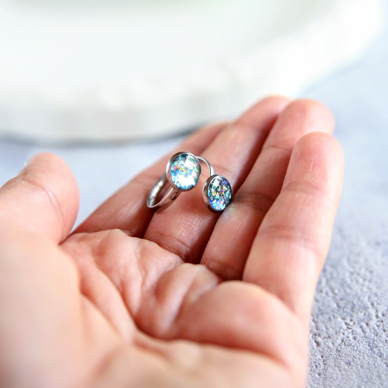 brokatowy pierścionek z żywicy