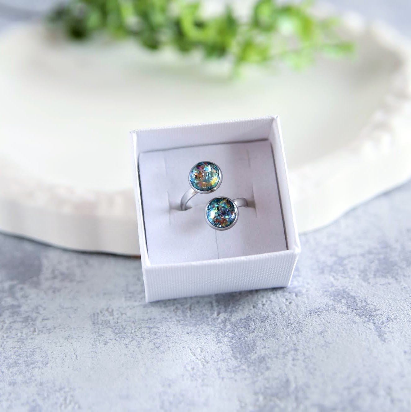 brokatowy pierścionek z żywicy