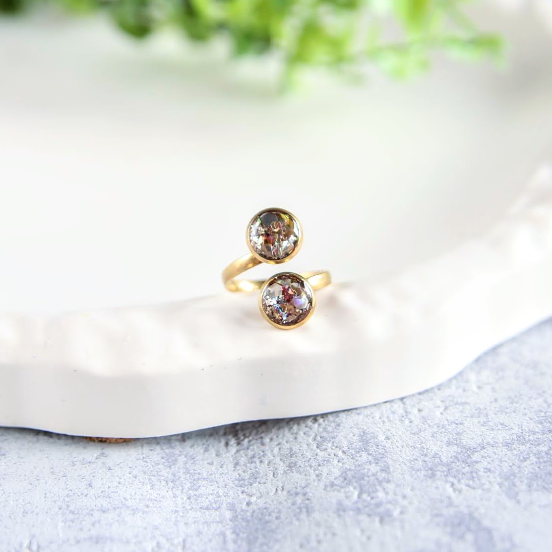 brokatowy pierścionek z żywicy