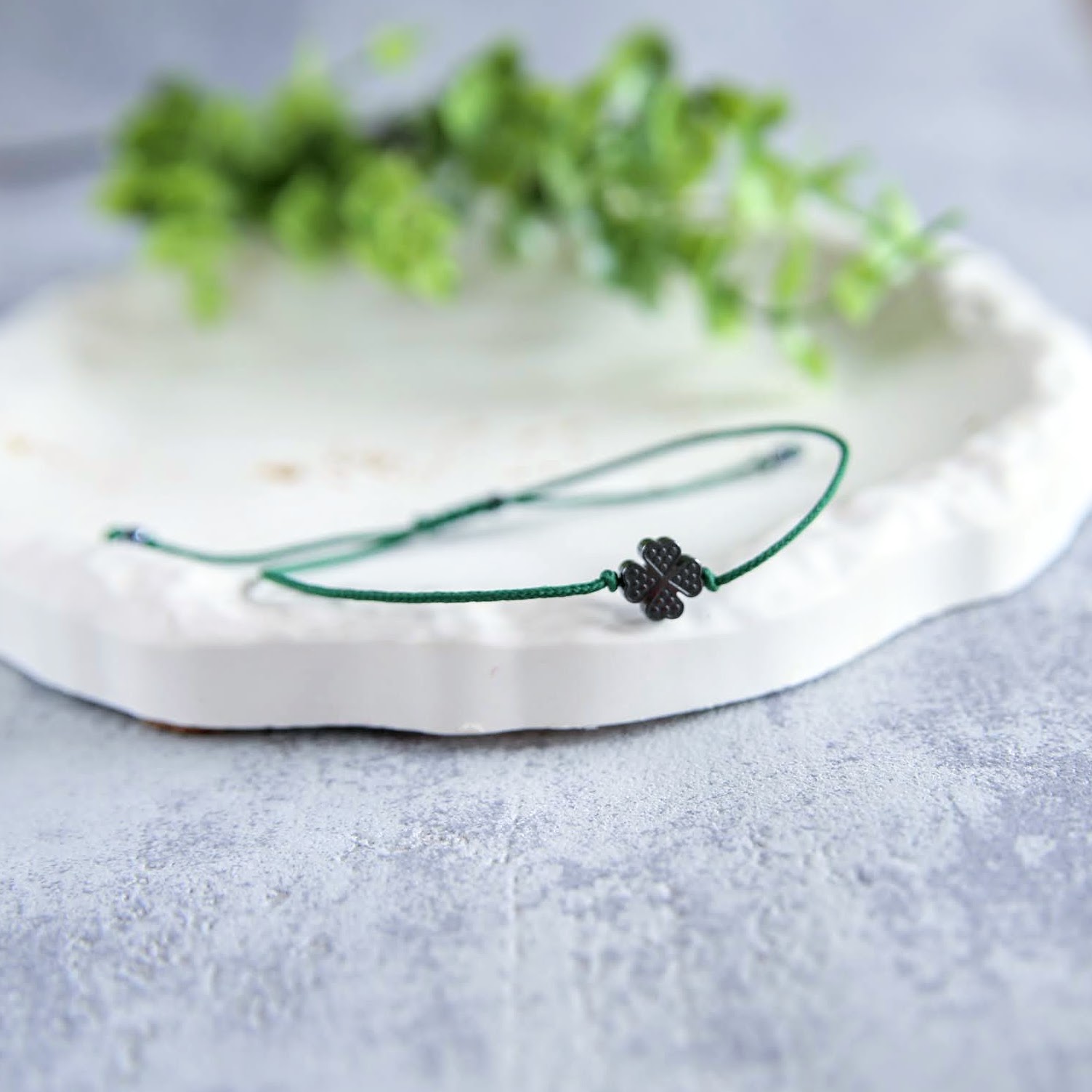 bransoletka na sznurku