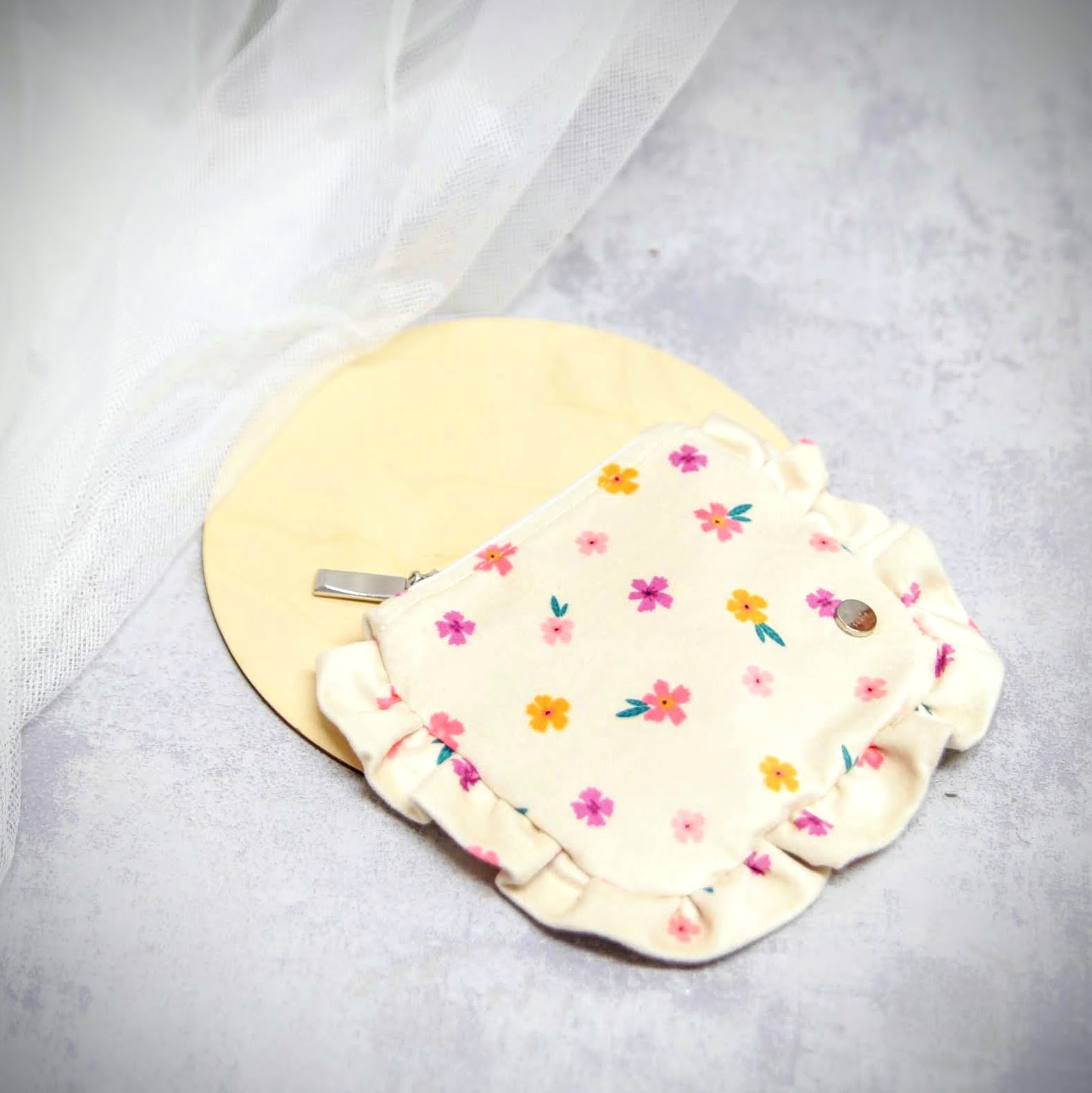 portfel kosmetyczka z falbanką portfel kosmetyczka z falbanką