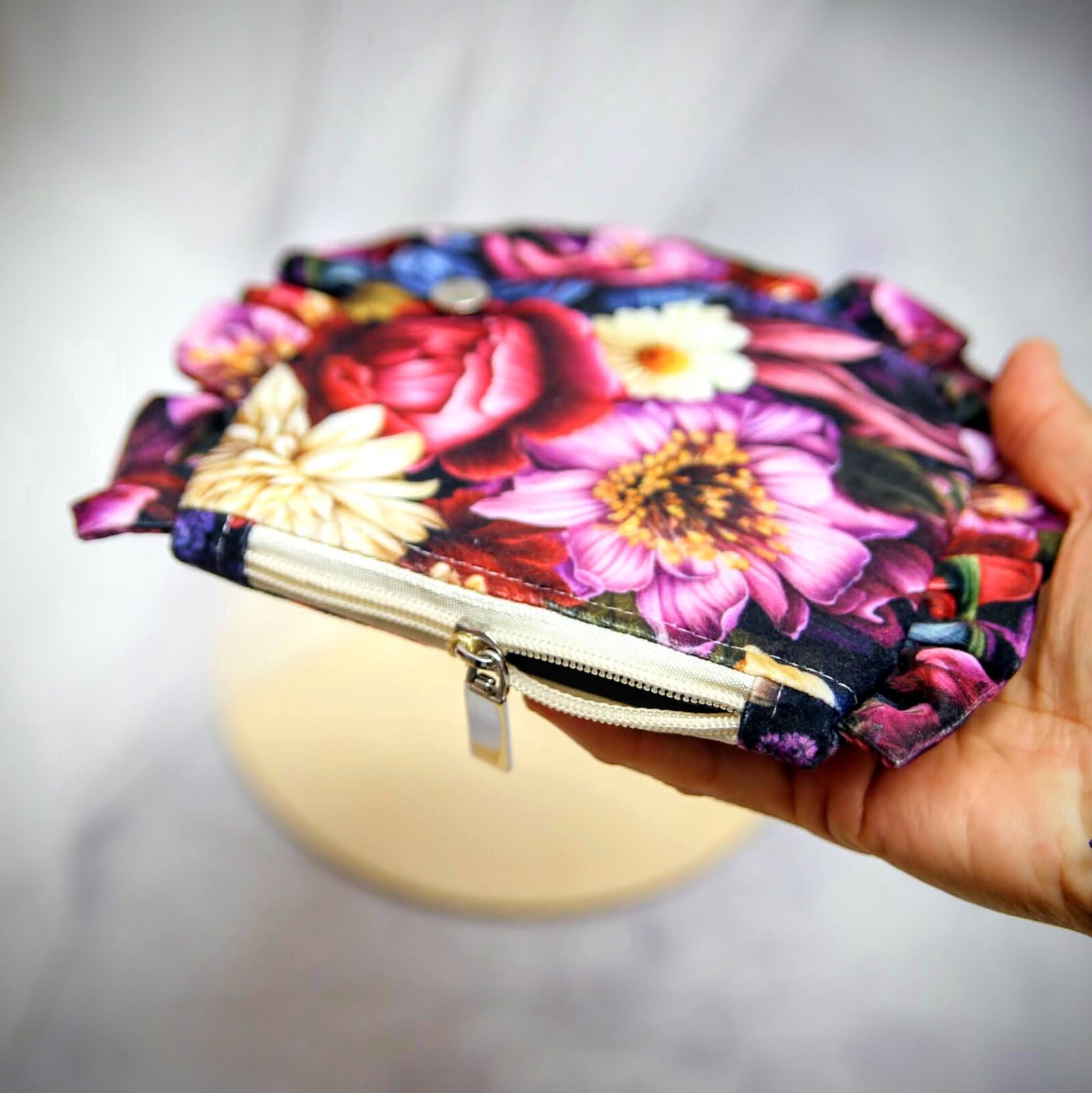 portfel kosmetyczka z falbanką