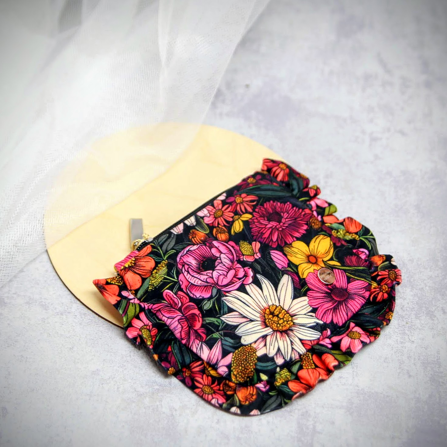 portfel kosmetyczka z falbanką portfel kosmetyczka z falbanką