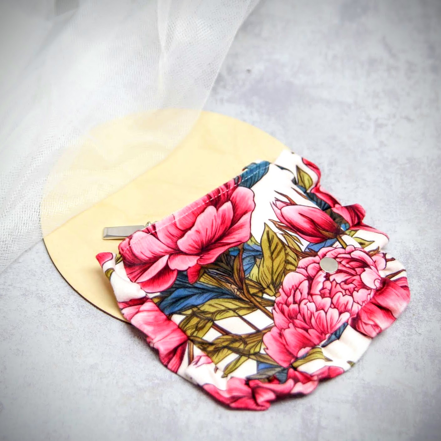 portfel kosmetyczka z falbanką