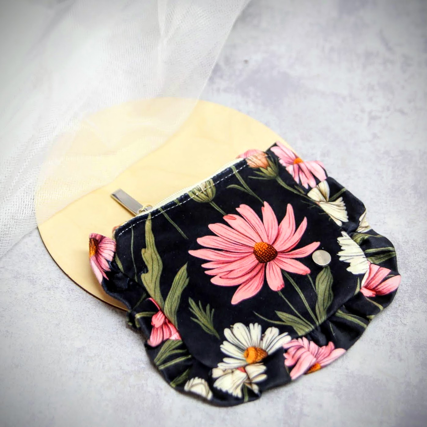 portfel kosmetyczka z falbanką portfel kosmetyczka z falbanką