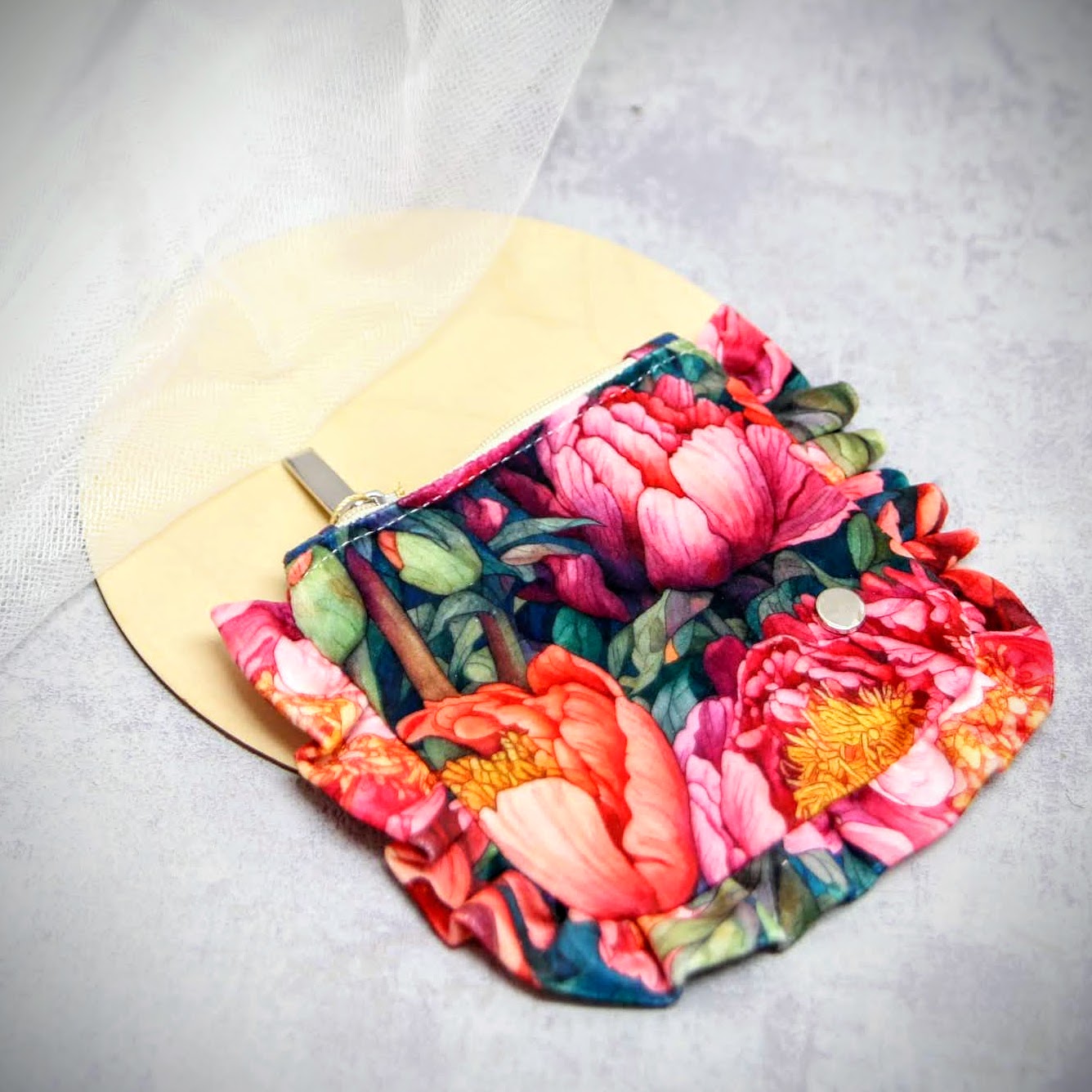 portfel kosmetyczka z falbanką