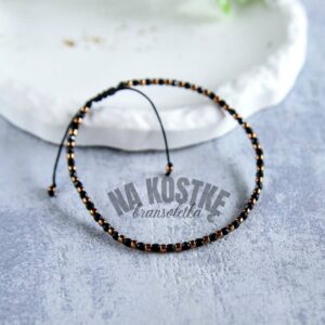 bransoletka z koralików na kostkę