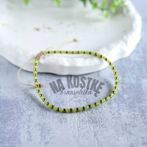 bransoletka z koralików na kostkę