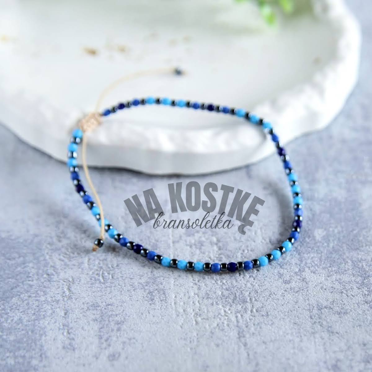 bransoletka z koralików na kostkę