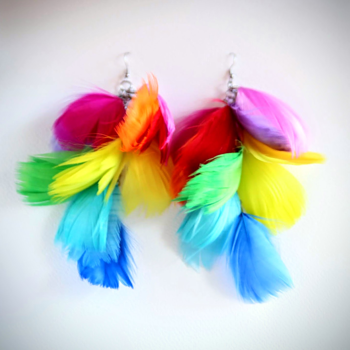 długie kolczyki z piór