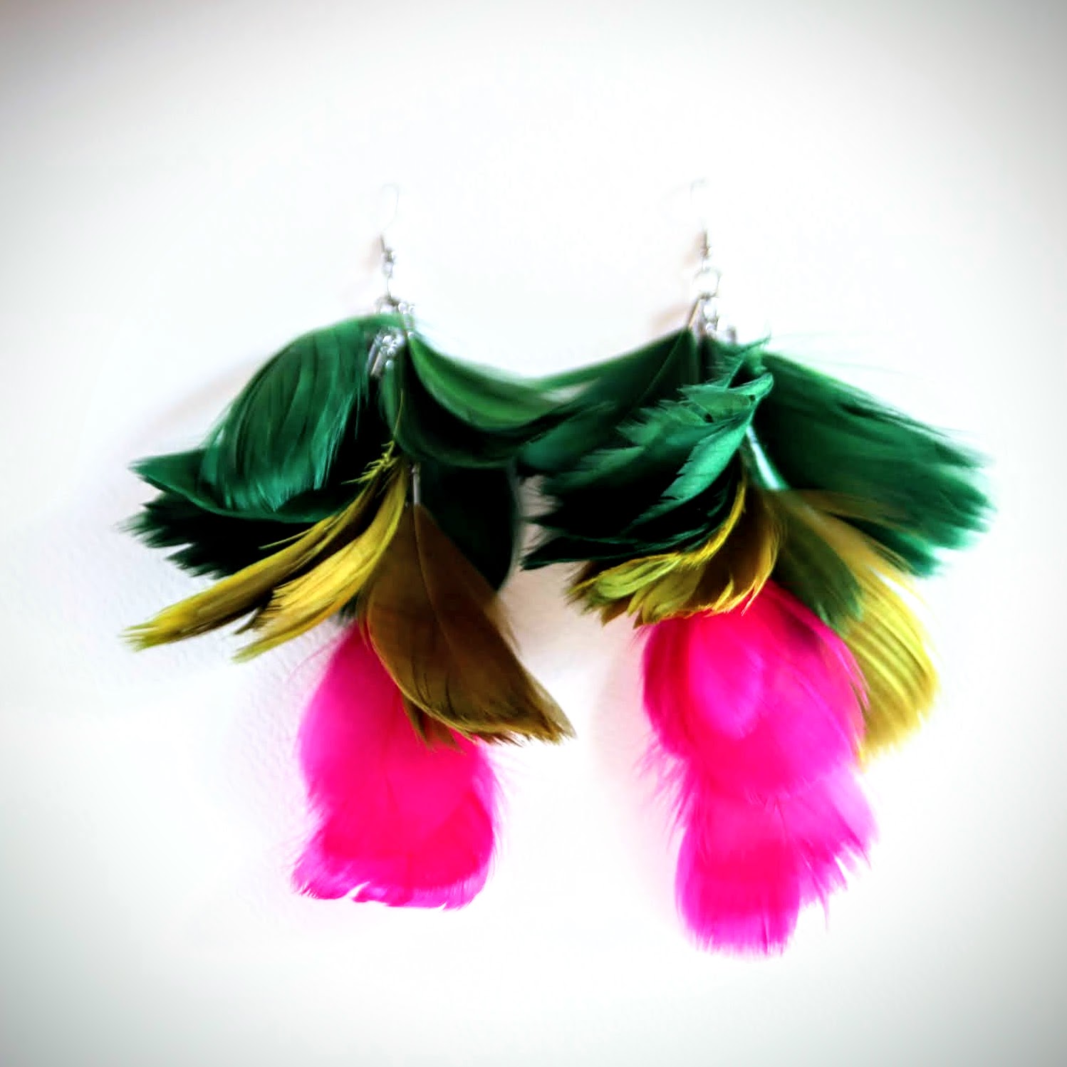 długie kolczyki z piór