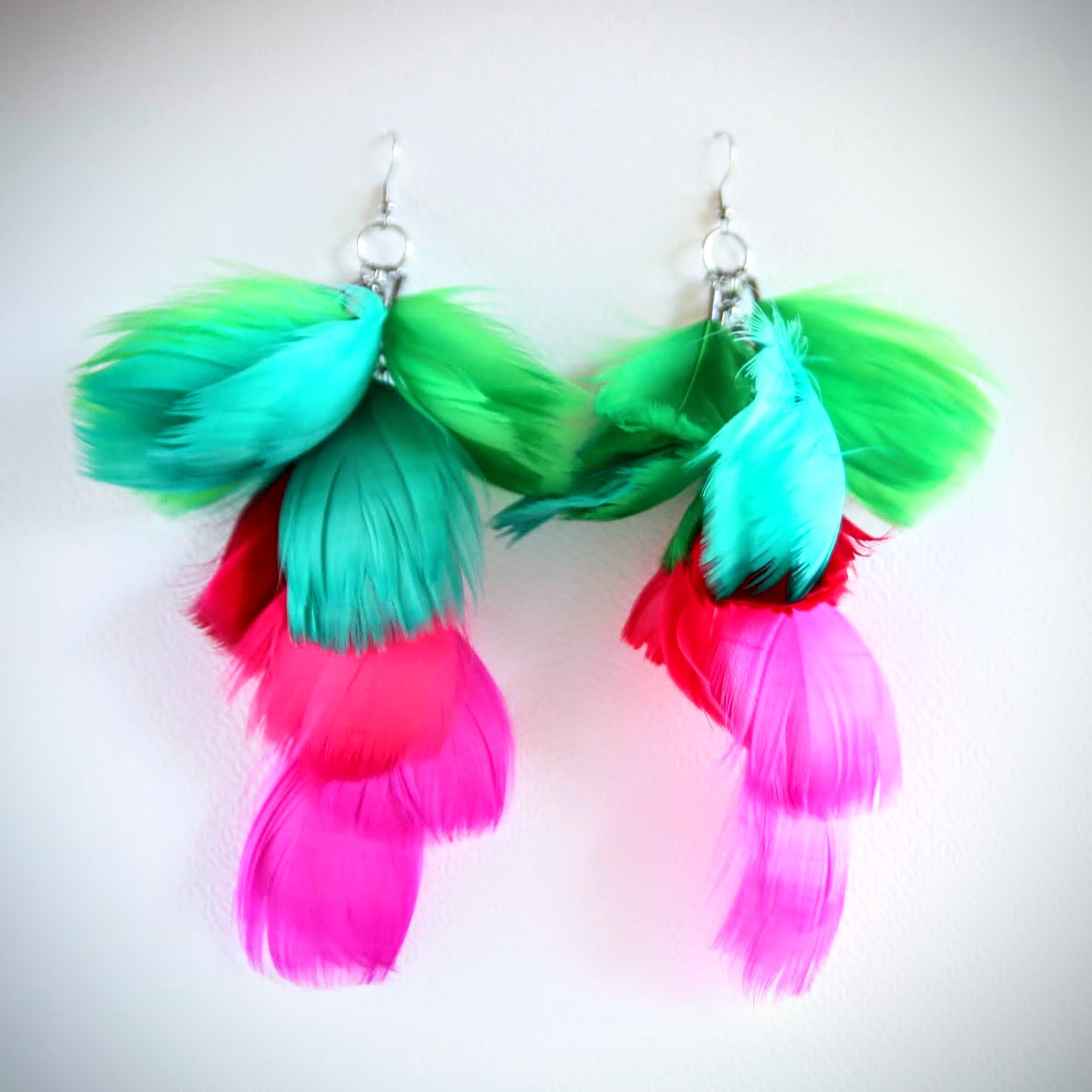 długie kolczyki z piór