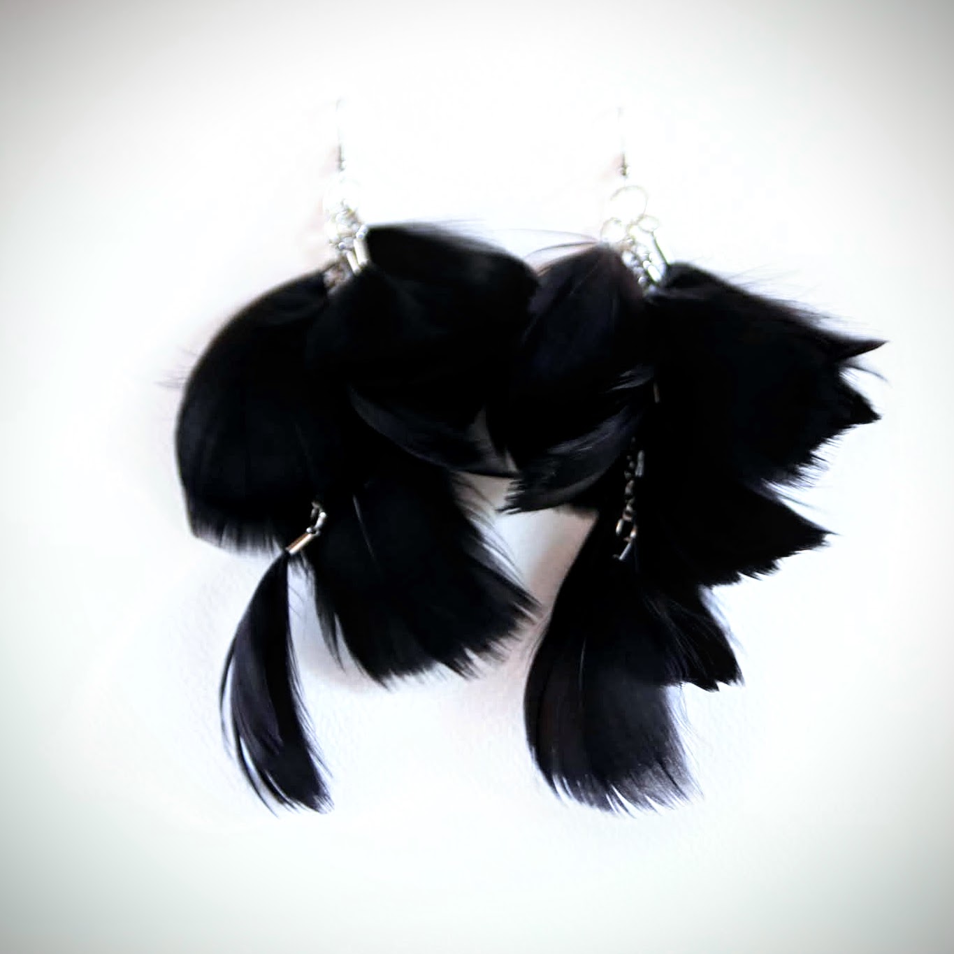 długie kolczyki z piór