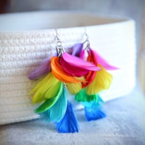 długie kolczyki z piór