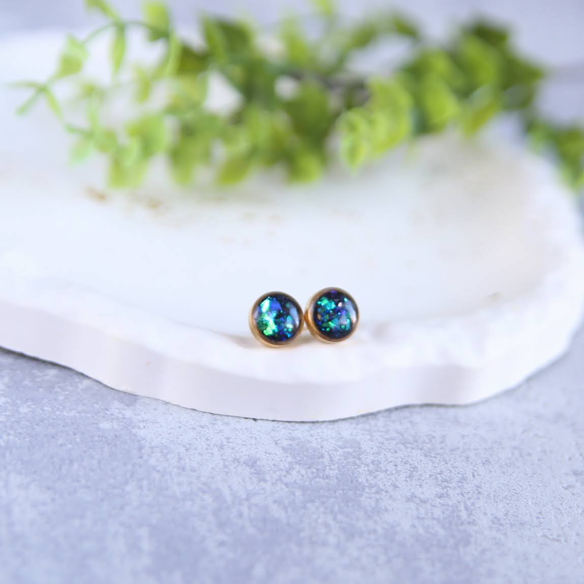 kolczyki sztyfty z żywicy