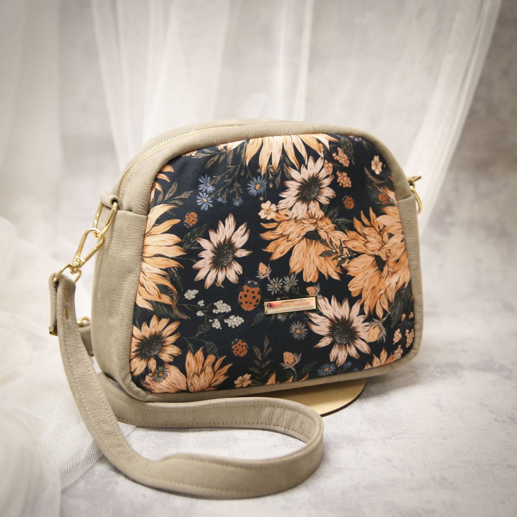 welurowa torebka w kwiaty welurowa torebka w kwiaty