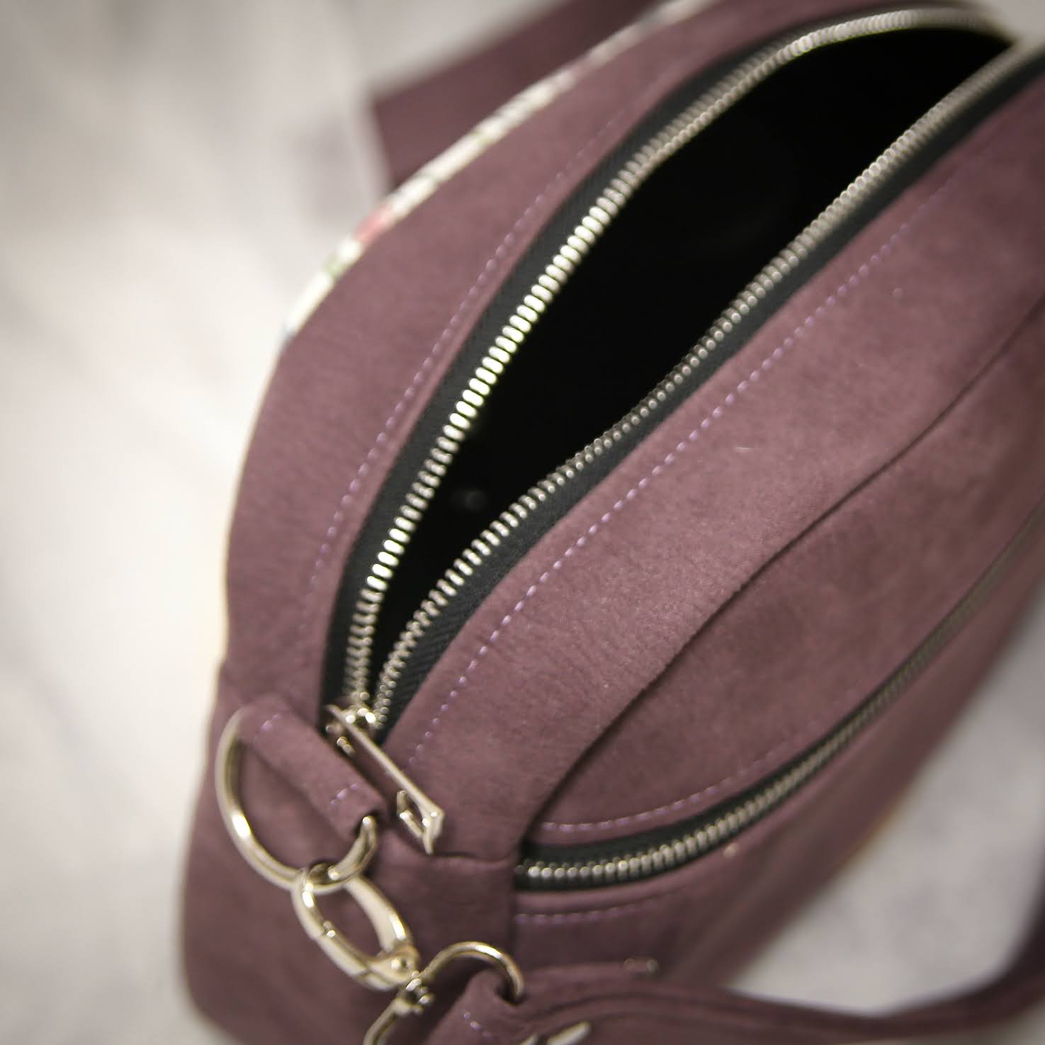 welurowa torebka w kwiaty welurowa torebka w kwiaty