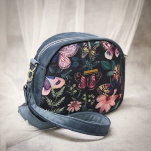 welurowa torebka w kwiaty