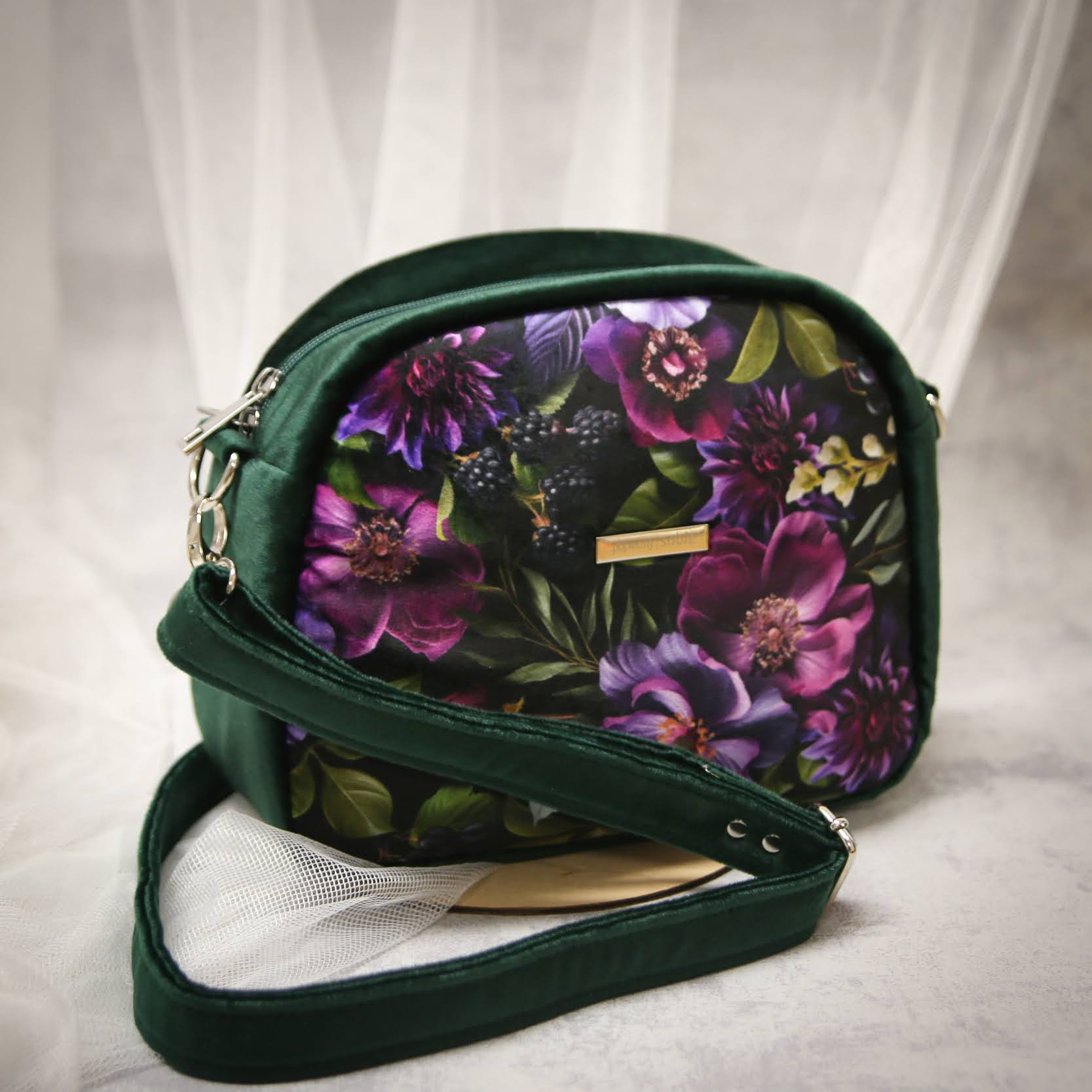 welurowa torebka w kwiaty welurowa torebka w kwiaty