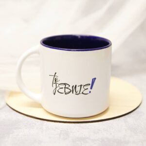 kubek z brzydkim napisem