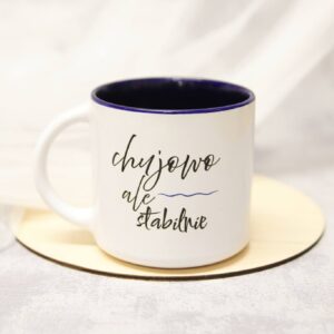 kubek z brzydkim napisem