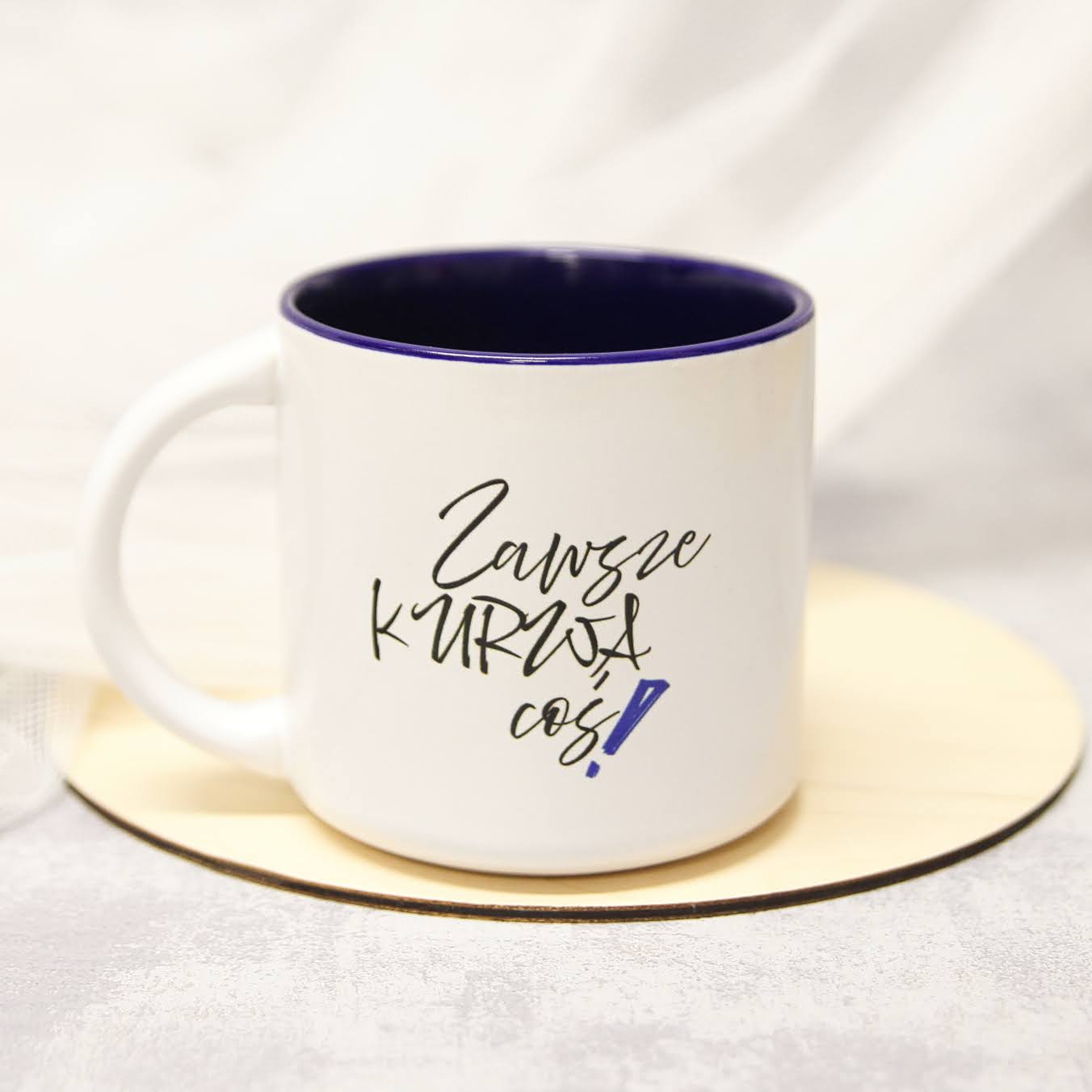 kubek z brzydkim napisem kubek z brzydkim napisem