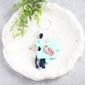 brelok breloczek z literką