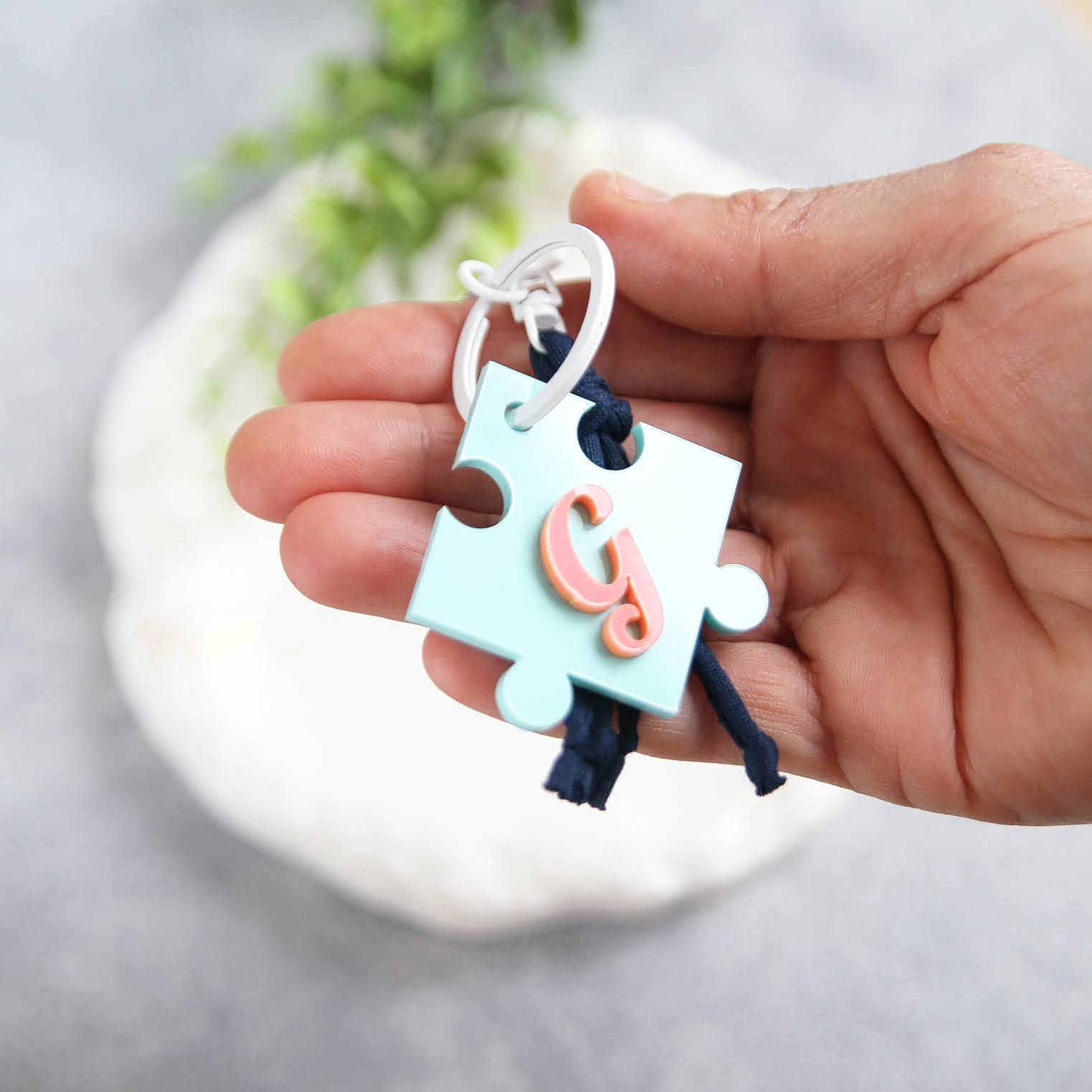 brelok breloczek z literką