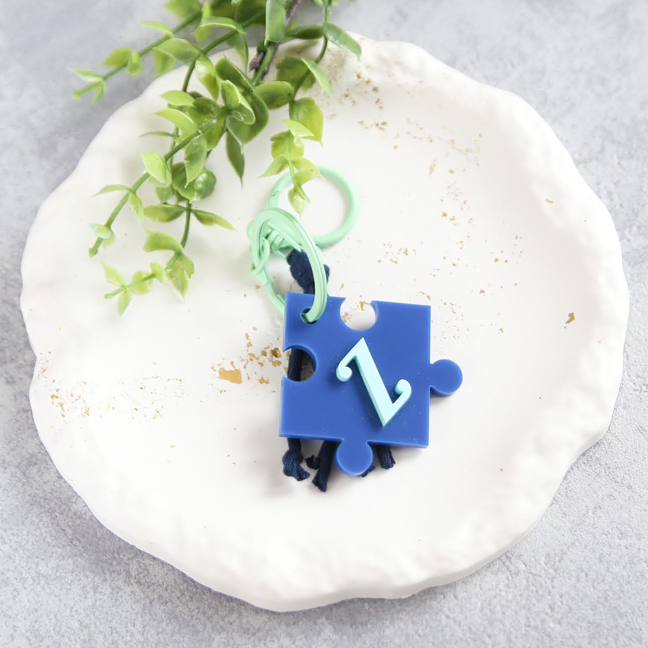 brelok breloczek z literką