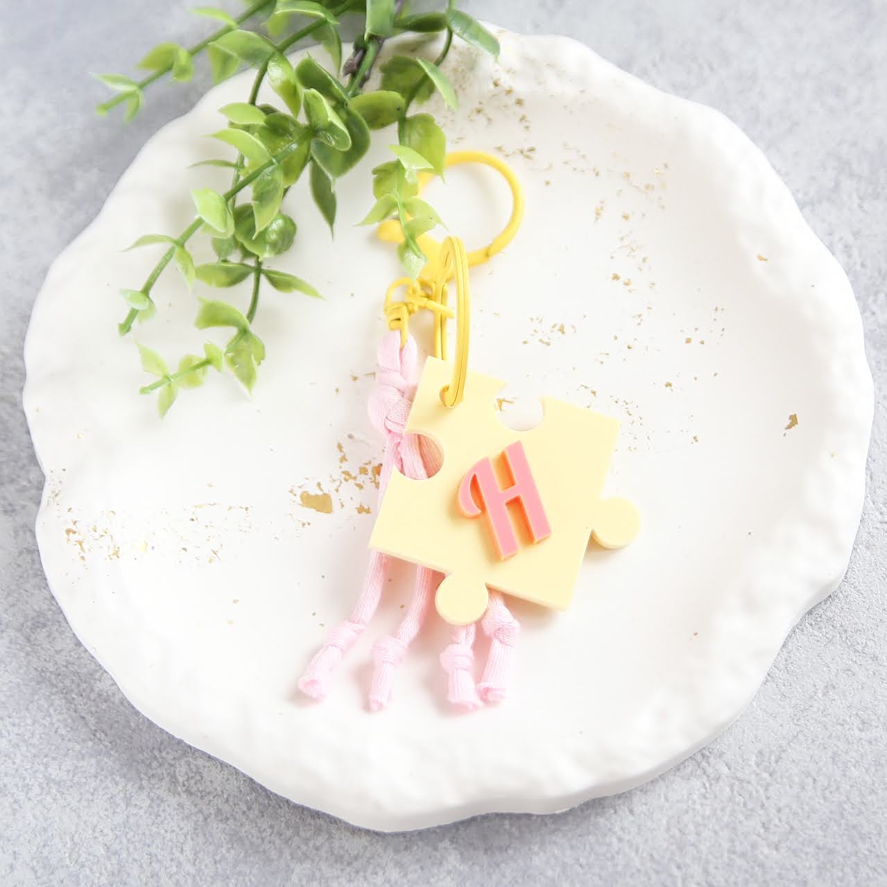 brelok breloczek z literką