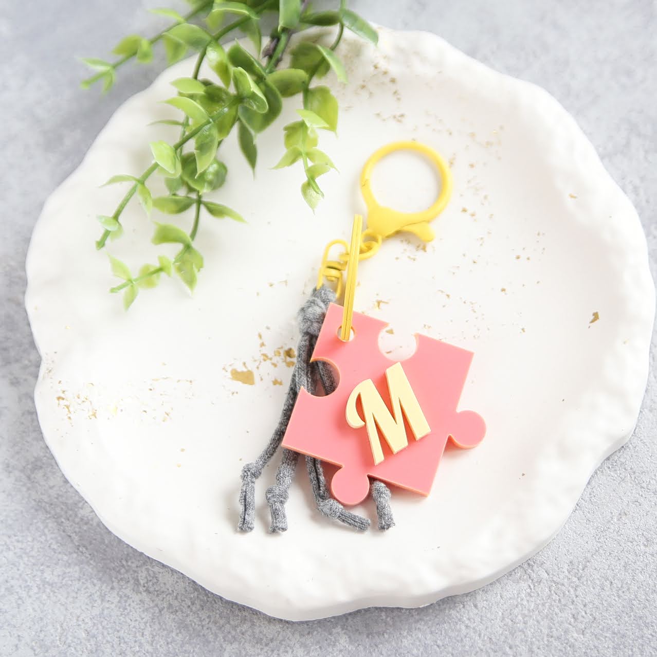 brelok breloczek z literką