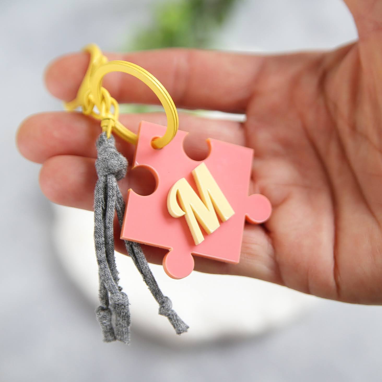 brelok breloczek z literką