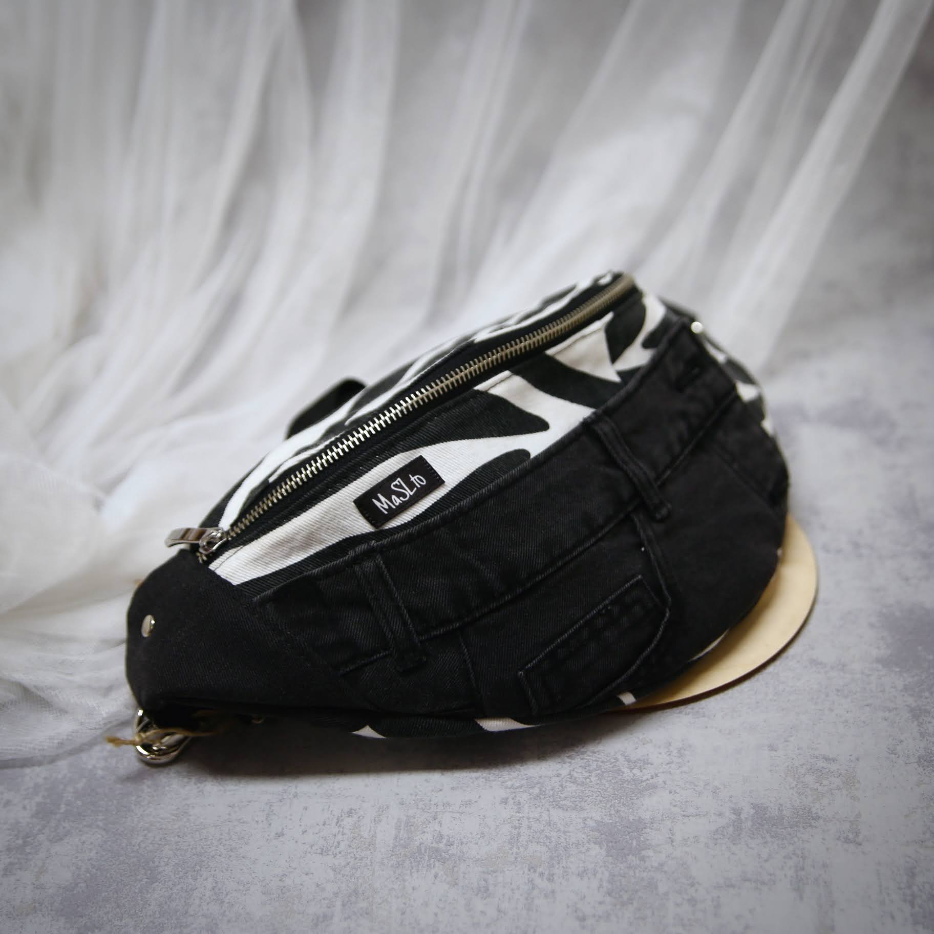 Nerka Upcycled z Jeansu – Zebra
